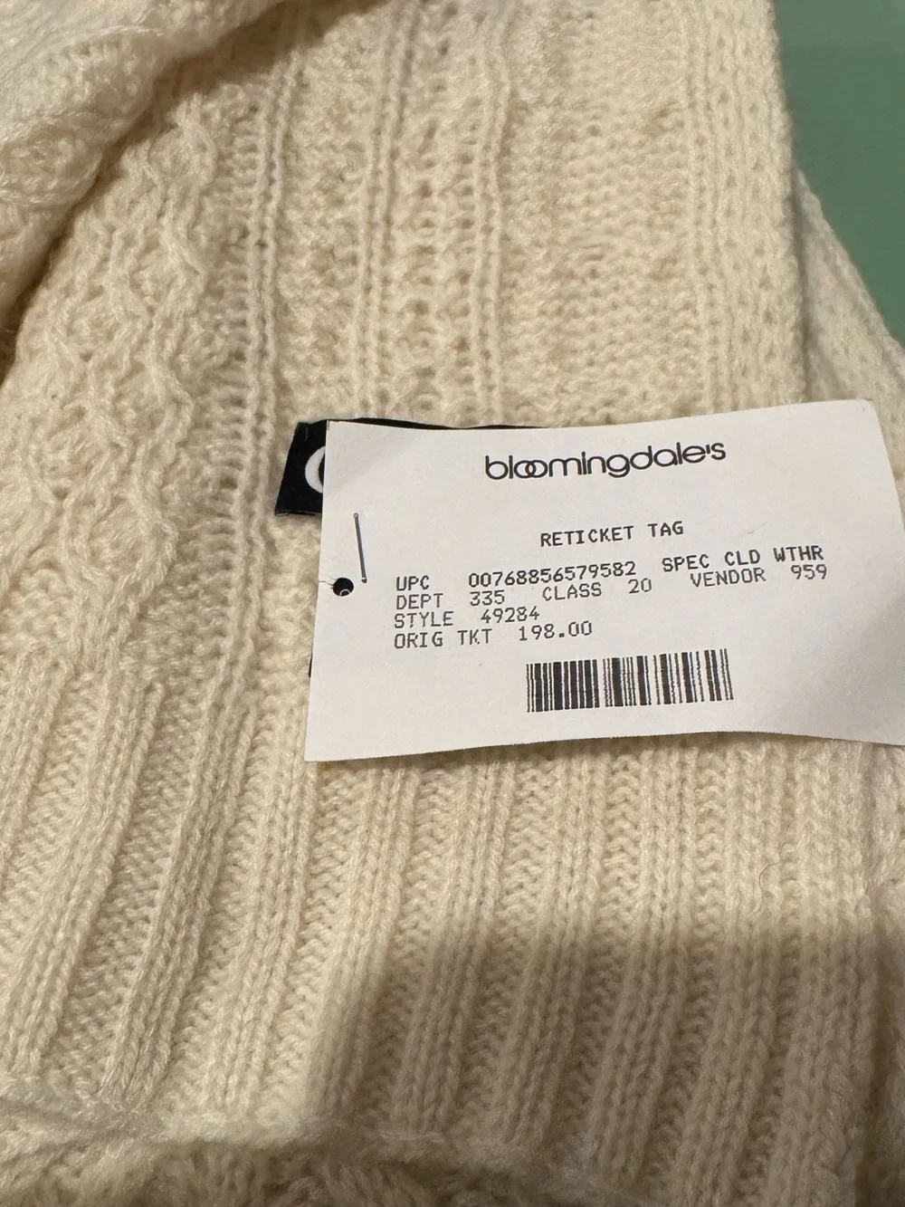New C by Bloomingdales 100% Cashmere Quiet Luxury Cable-Knit Scarf Gift Warm